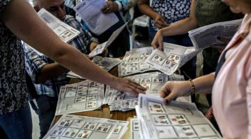 ¿Quién arbitra la democracia?